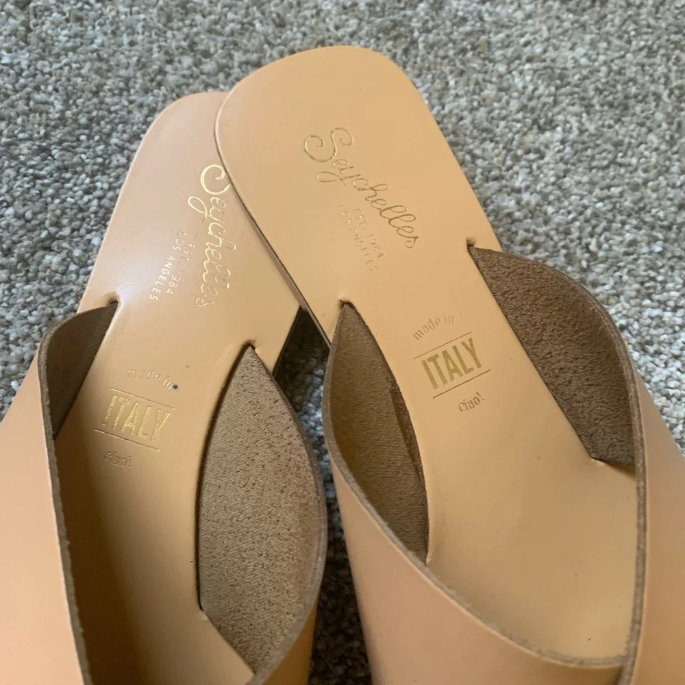 Seychelles Signature Relaxation Sandal - Picture 3 of 3